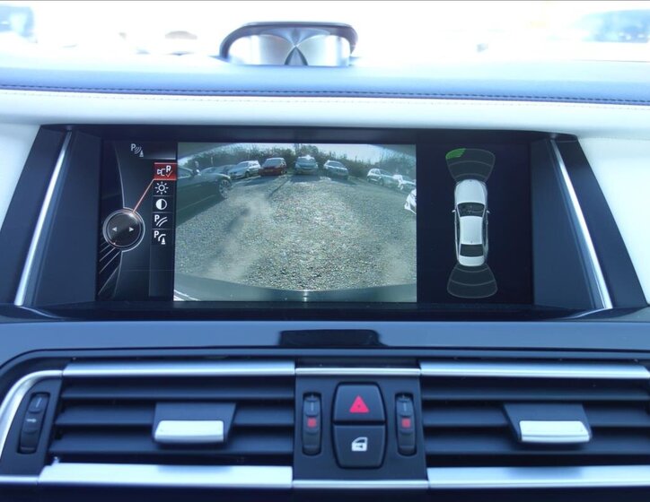 BMW Řada 7 37