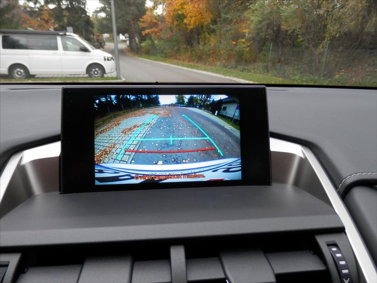 Lexus NX 300h SUV / Terénní 2,5 l 114 kw