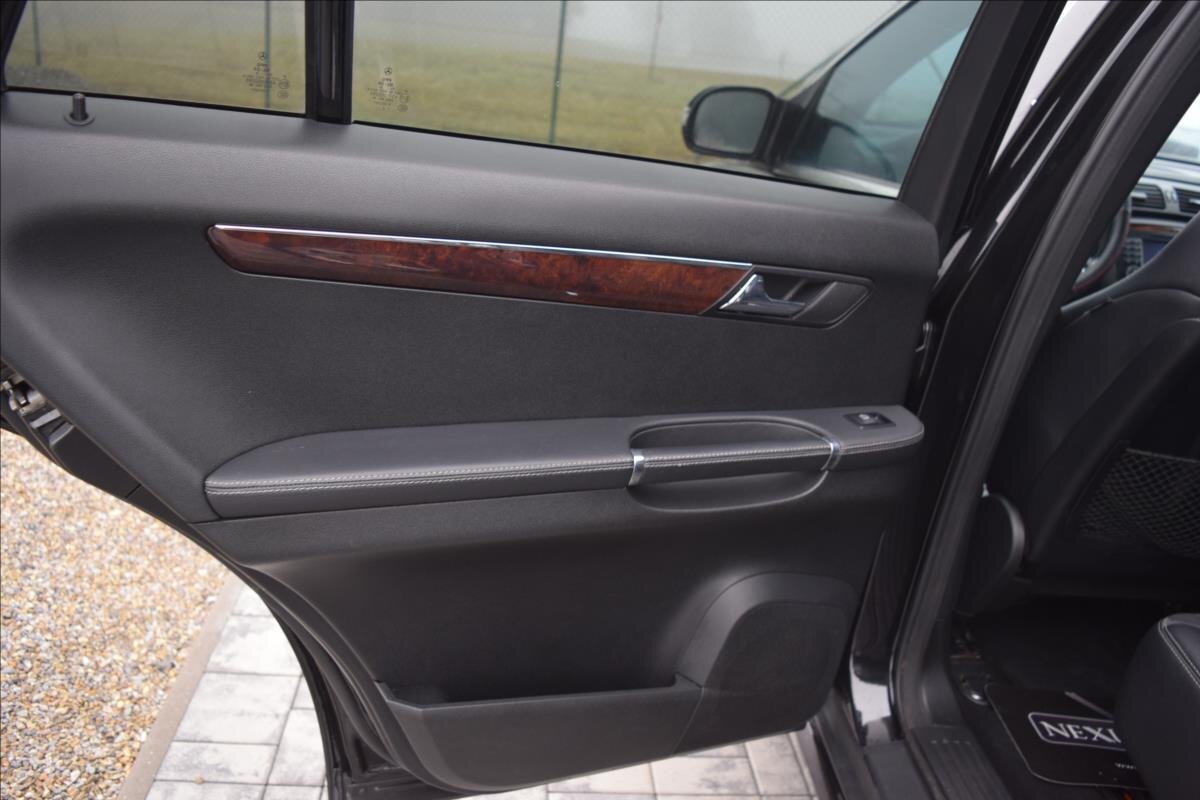 Mercedes-Benz Třídy R Kombi 3,0 l 140 kw