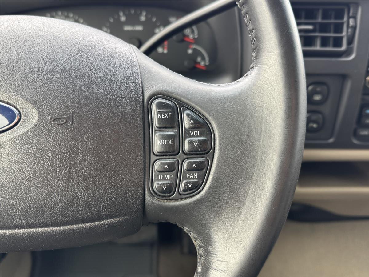 Ford Excursion SUV / Terénní 6,0 l 239 kw