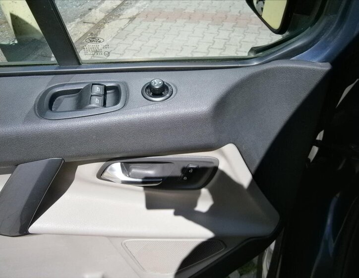Ford Tourneo Custom 18