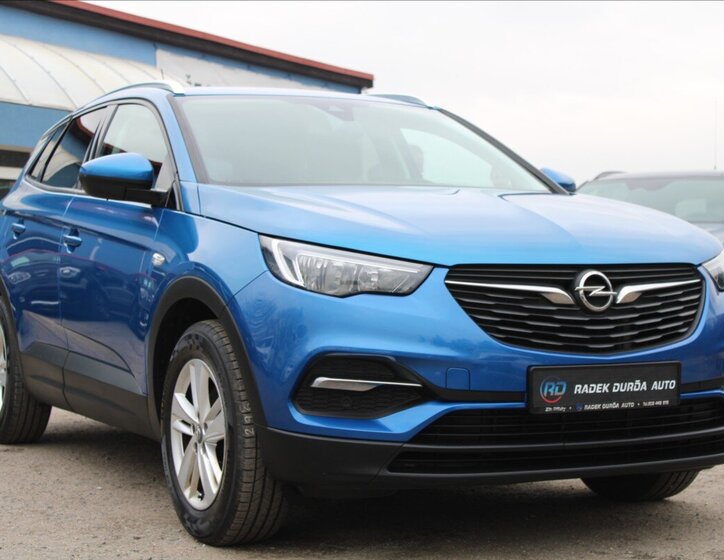 Opel Grandland X SUV 1,2 l 96 kw