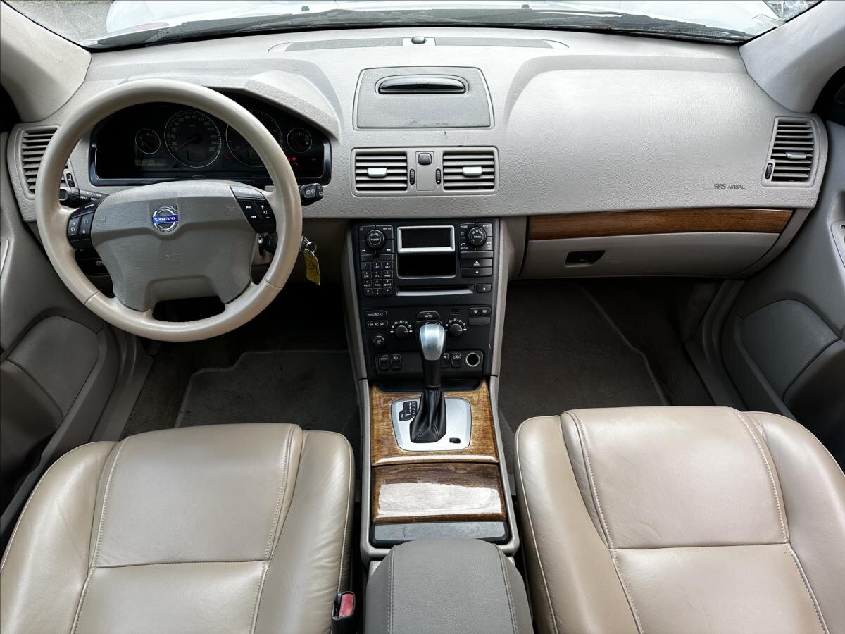 Volvo XC90 SUV 2,4 l 120 kw