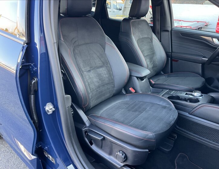 Ford Kuga SUV / Terénní 2,5 l 165 kw