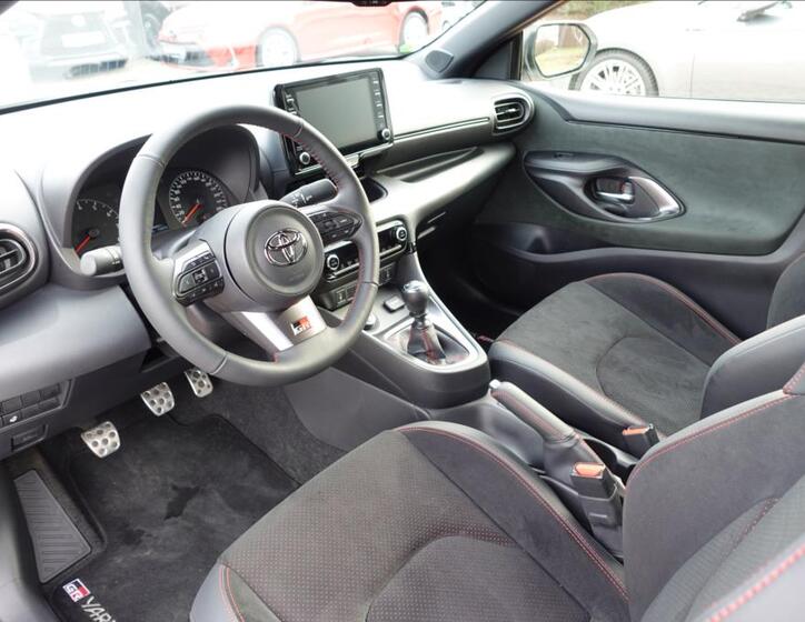 Toyota GR Yaris 8