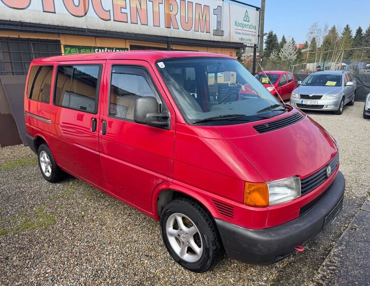 Volkswagen Transporter Kombi 2,5 l 65 kw