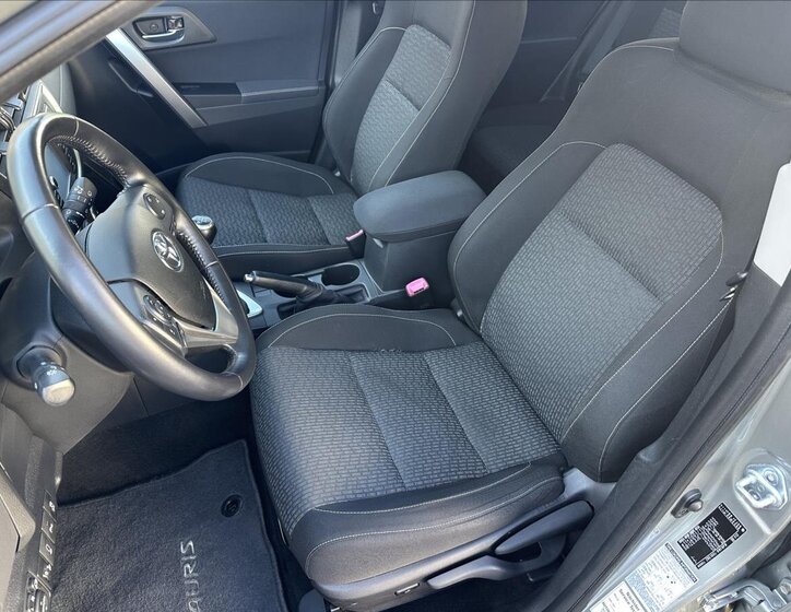 Toyota Auris Kombi 1,6 l 98 kw