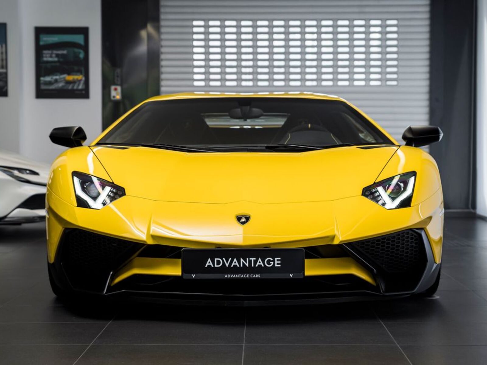 Lamborghini Aventador 2