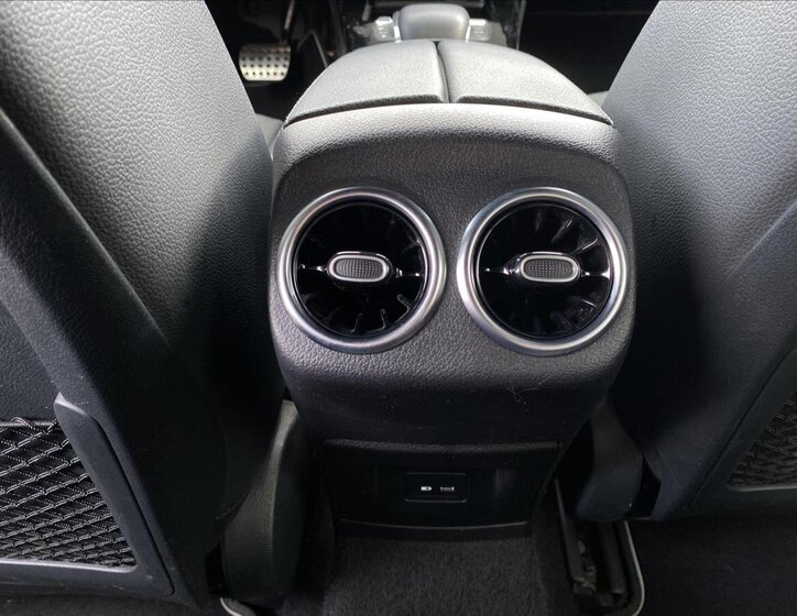 Mercedes-Benz CLA Kupé 1,3 l 118 kw