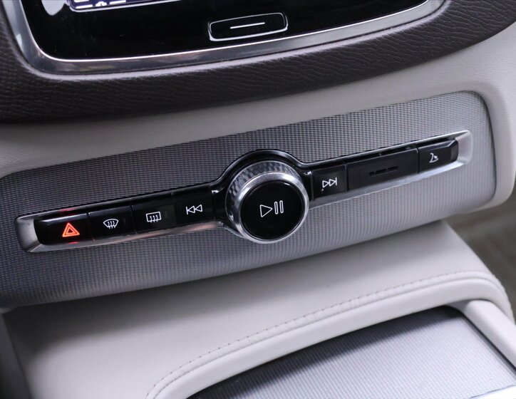 Volvo XC90 SUV / Terénní 2,0 l 165 kw