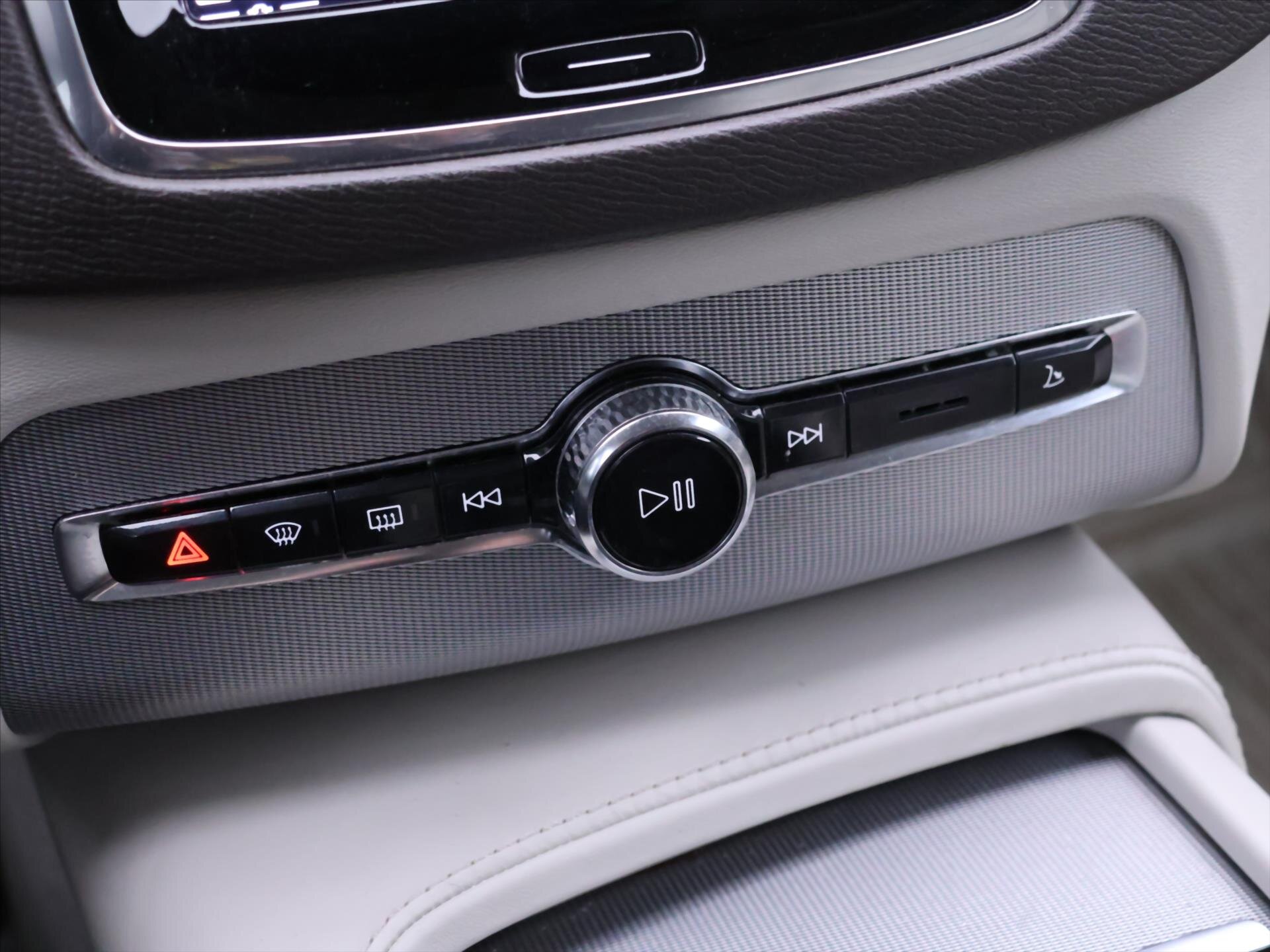 Volvo XC90 SUV / Terénní 2,0 l 165 kw