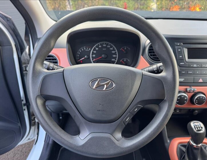 Hyundai i10 16
