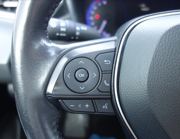 Toyota Corolla Sedan / Limuzína 1,6 l 97 kw