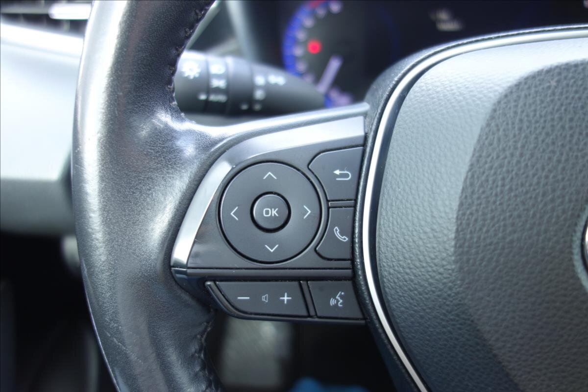 Toyota Corolla Sedan / Limuzína 1,6 l 97 kw