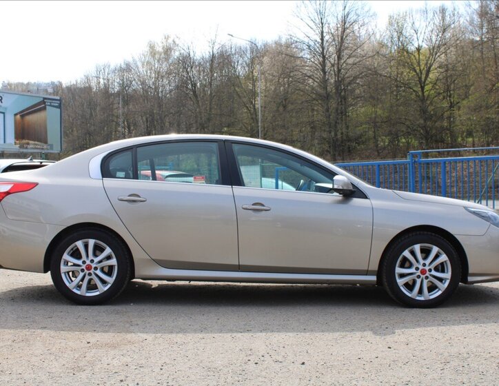 Renault Latitude Sedan / Limuzína 2,0 l 127 kw