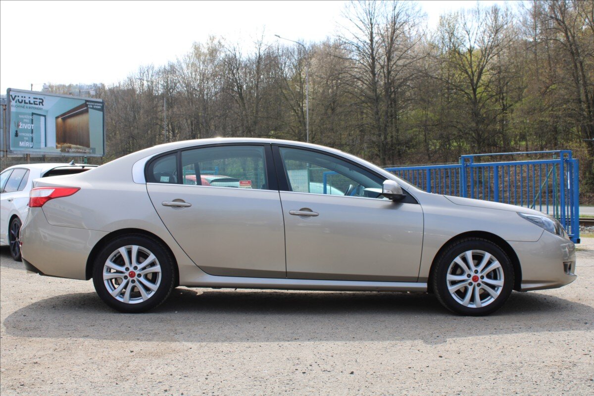 Renault Latitude Sedan / Limuzína 2,0 l 127 kw