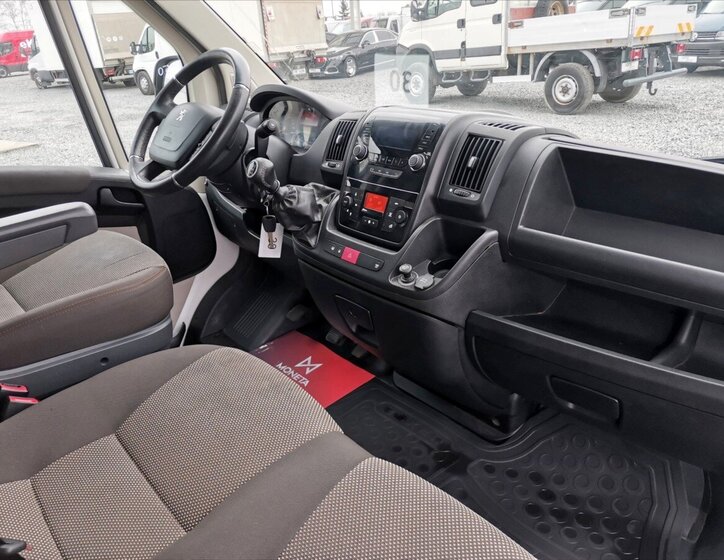 Peugeot Boxer Valník 2,0 l 120 kw