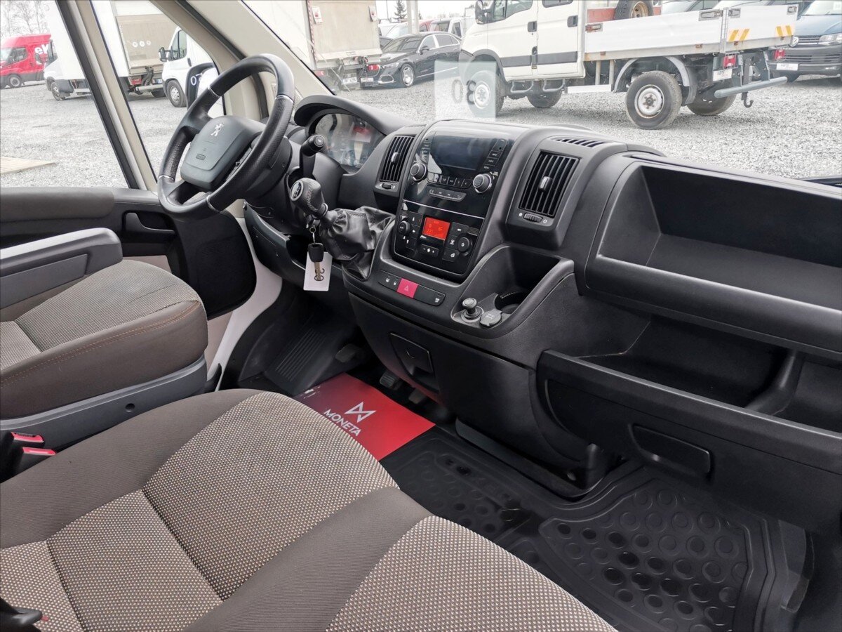 Peugeot Boxer Valník 2,0 l 120 kw