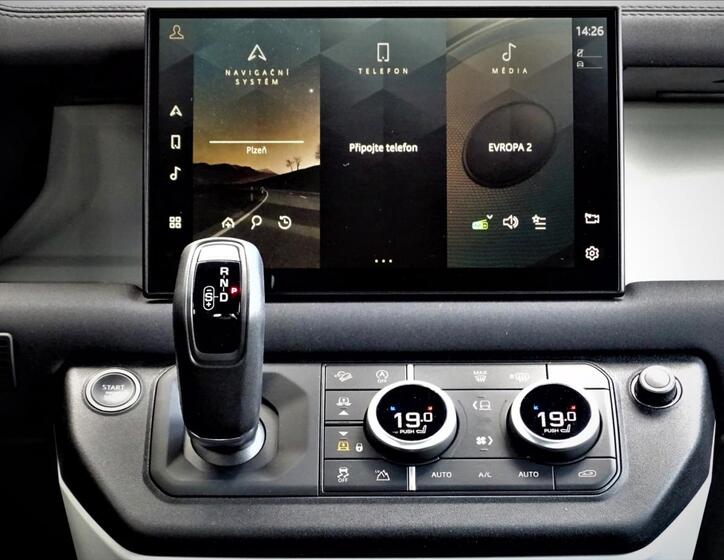 Land Rover Defender 9