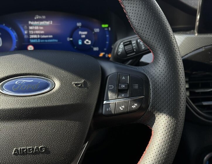 Ford Kuga SUV / Terénní 2,5 l 140 kw