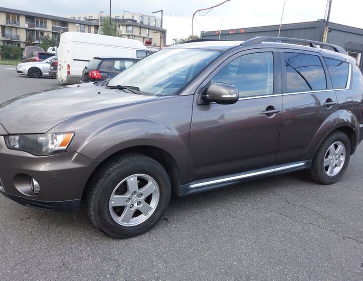 Mitsubishi Outlander 2