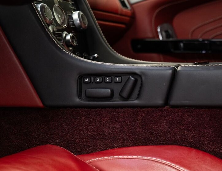 Aston Martin Vantage 8