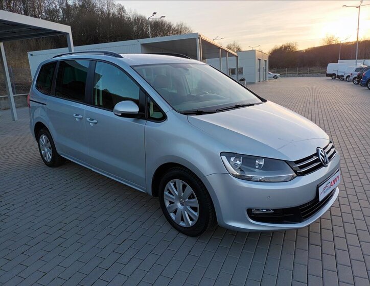 Volkswagen Sharan Kombi 2,0 l 103 kw
