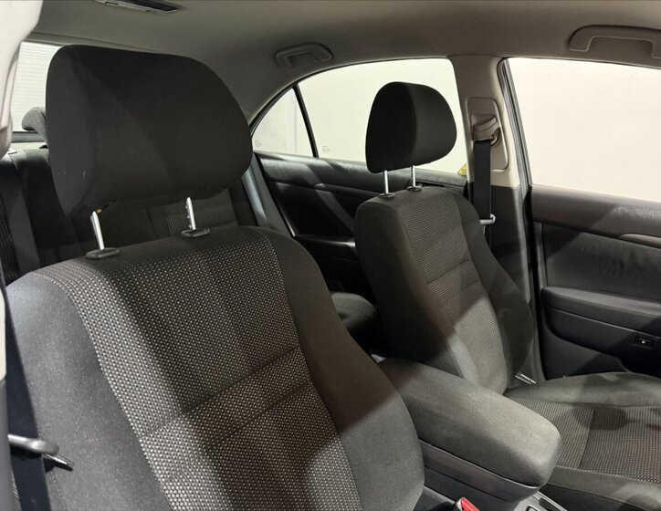 Toyota Avensis Liftback 1,8 l 95 kw