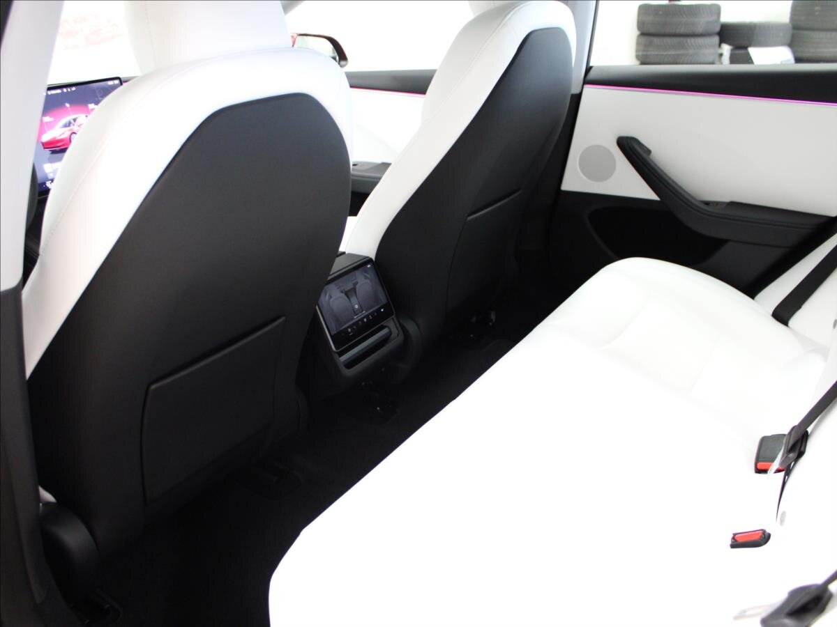 Tesla Model 3 Sedan / Limuzína 0,0 366 kw