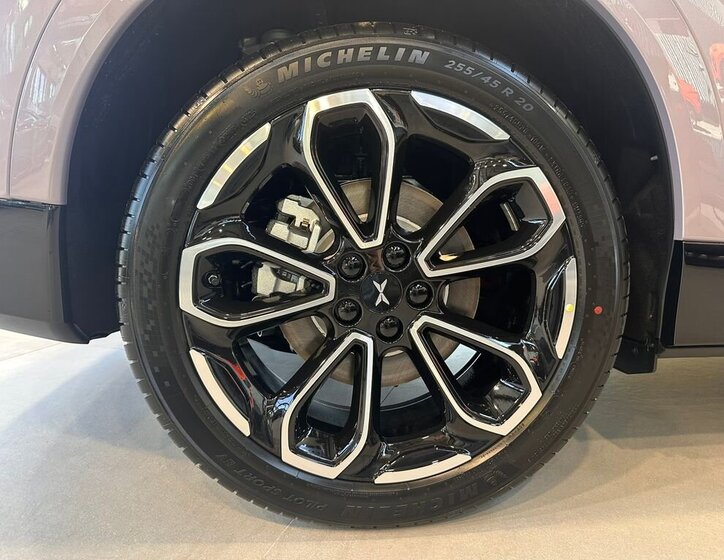 Ostatní Ostatní SUV / Terénní 0,0 358 kw