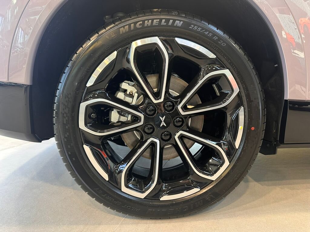 Ostatní Ostatní SUV / Terénní 0,0 358 kw