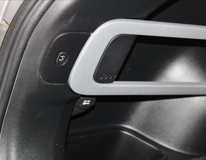 Jeep Cherokee SUV / Terénní 2,2 l 136 kw