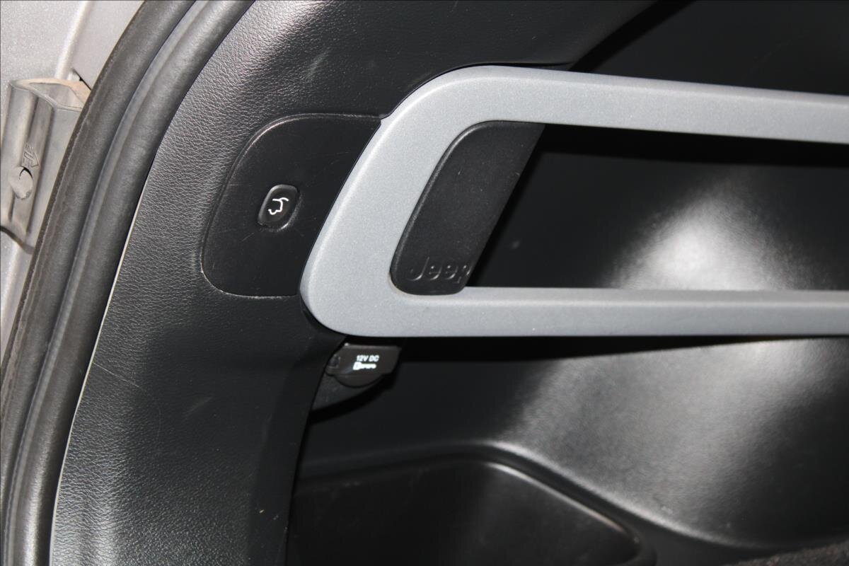 Jeep Cherokee SUV / Terénní 2,2 l 136 kw