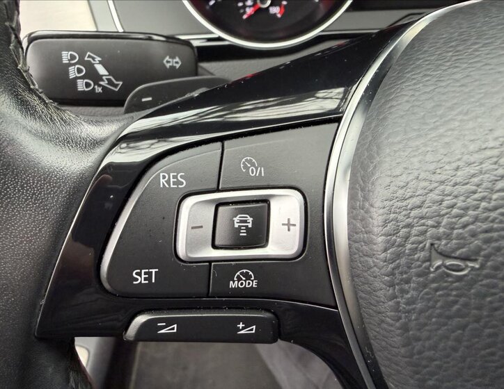 Volkswagen Passat 25