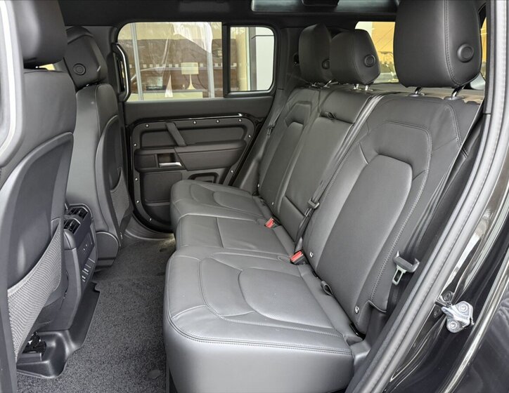 Land Rover Defender SUV 3,0 l 257 kw