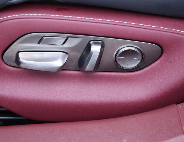 Lexus LS 500h Sedan / Limuzína 3,5 l 220 kw