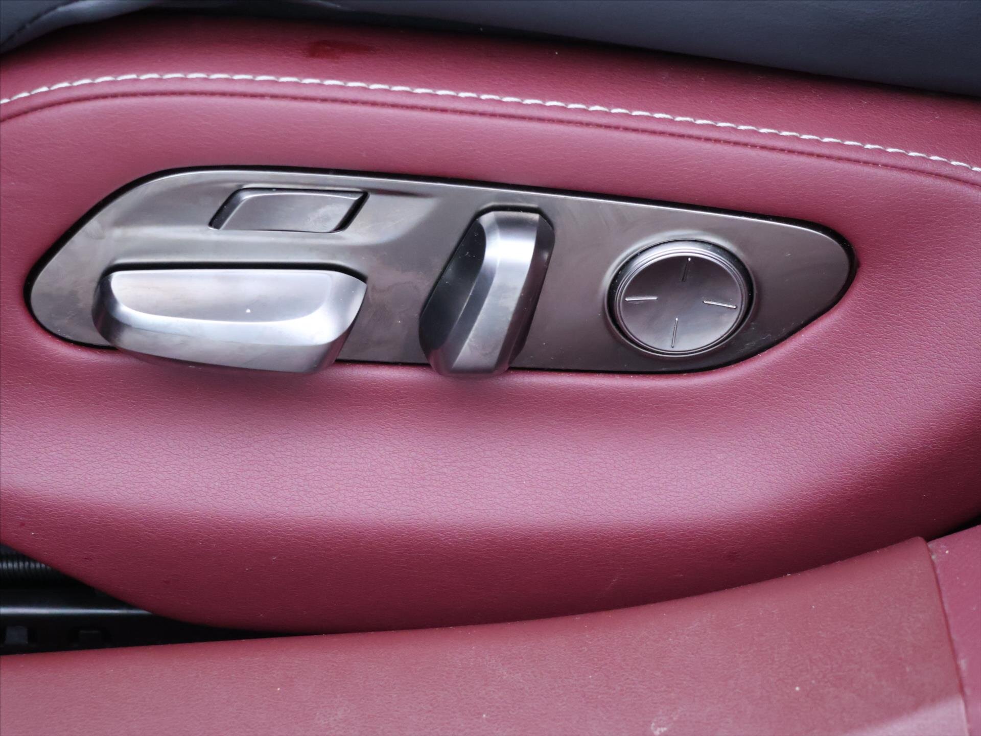 Lexus LS 500h Sedan / Limuzína 3,5 l 220 kw