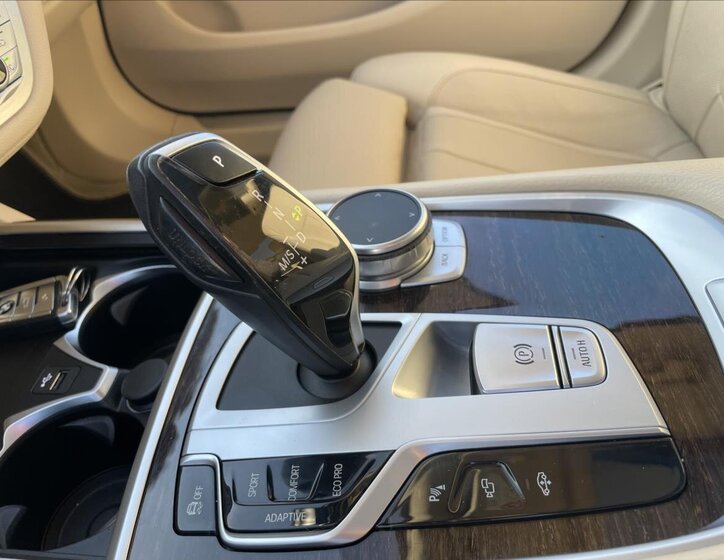 BMW Řada 7 Sedan 3,0 l 210 kw