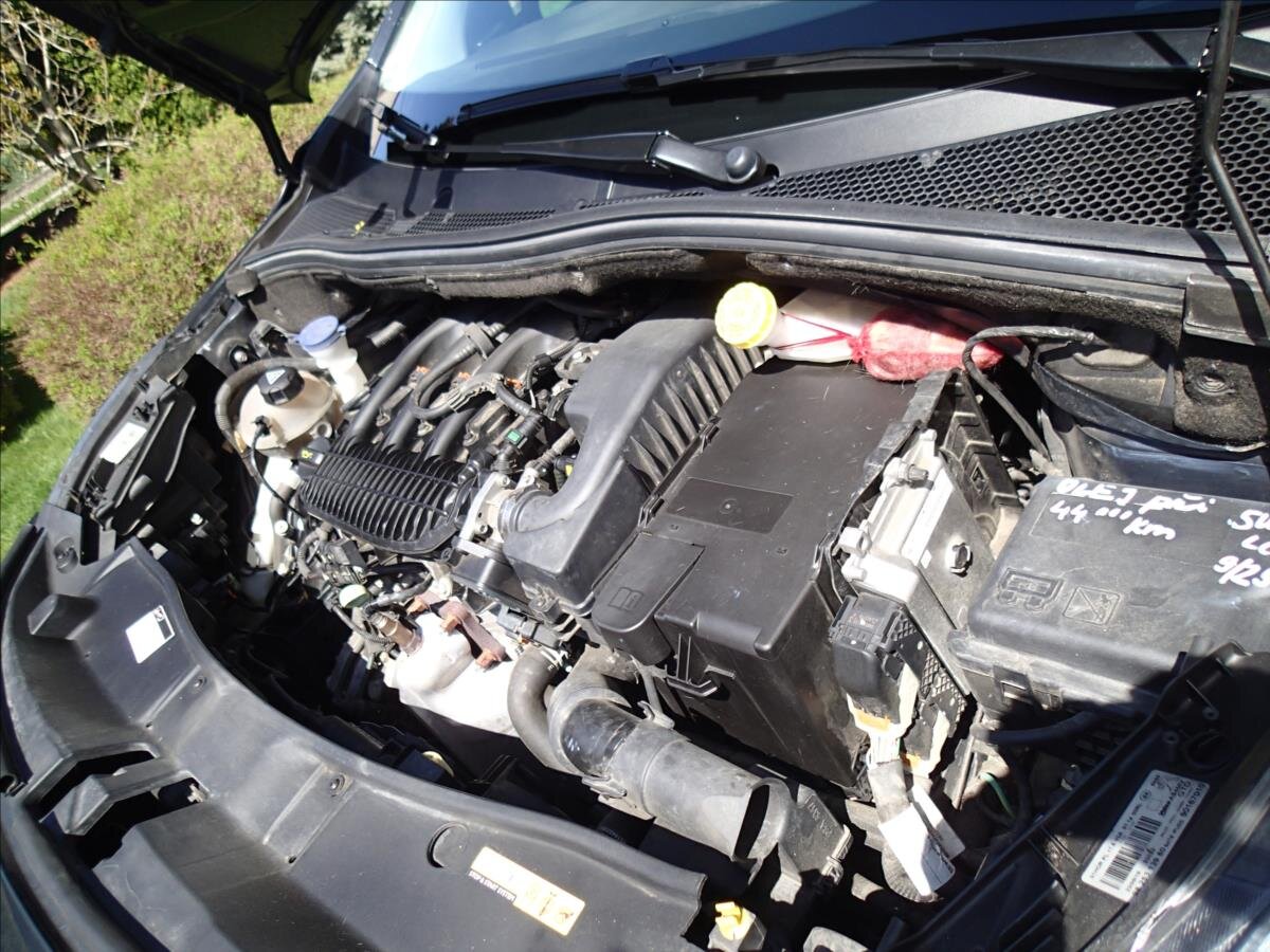Peugeot 2008 Kombi 1,2 l 61 kw