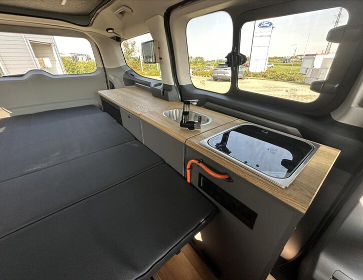 Ford Tourneo Custom 24