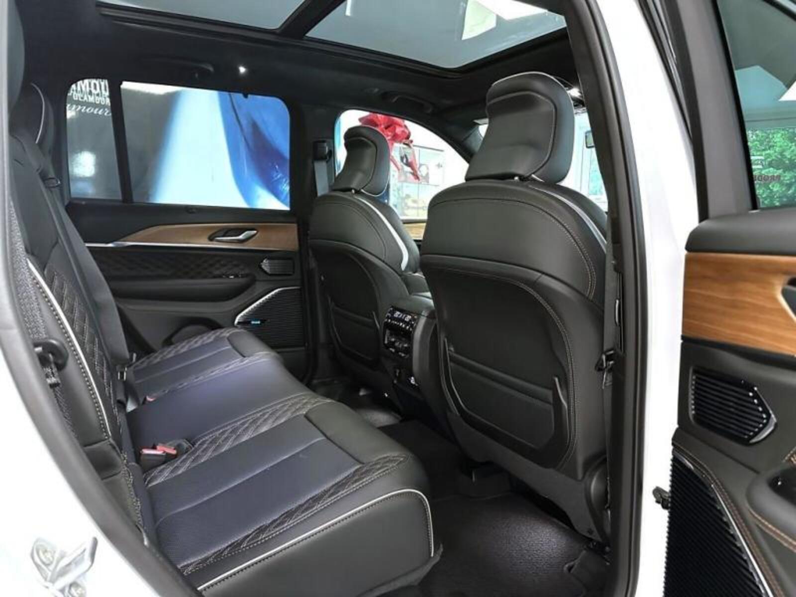 Jeep Grand Cherokee 9