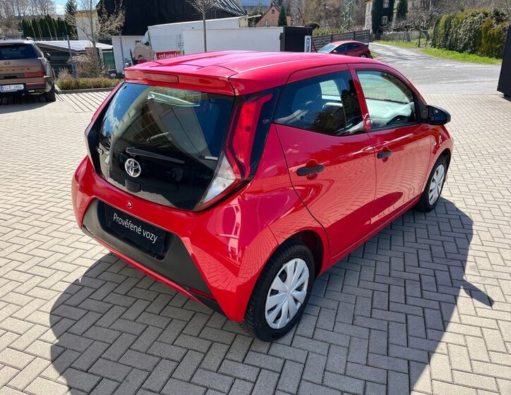 Toyota Aygo Hatchback 998,0 53 kw
