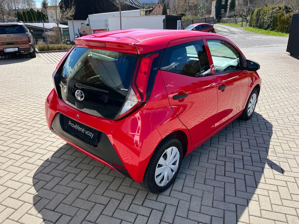 Toyota Aygo Hatchback 998,0 53 kw