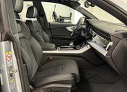 Audi Q8 11