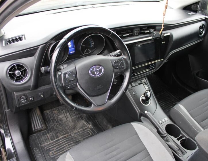 Toyota Auris 12