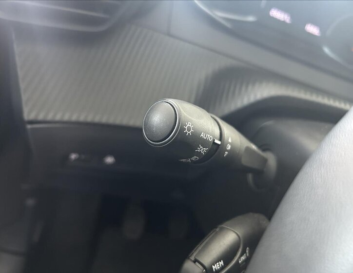 Peugeot 2008 SUV / Terénní 1,2 l 74 kw