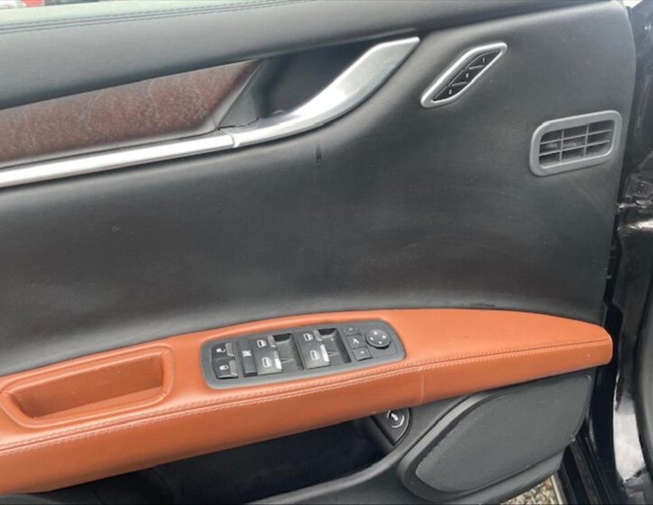 Maserati Ghibli Sedan / Limuzína 3,0 l 202 kw