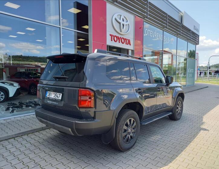 Toyota Land Cruiser 4