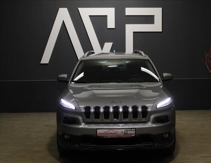 Jeep Cherokee SUV / Terénní 2,2 l 136 kw