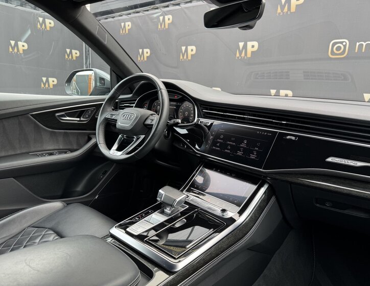 Audi Q8 SUV 3,0 l 210 kw